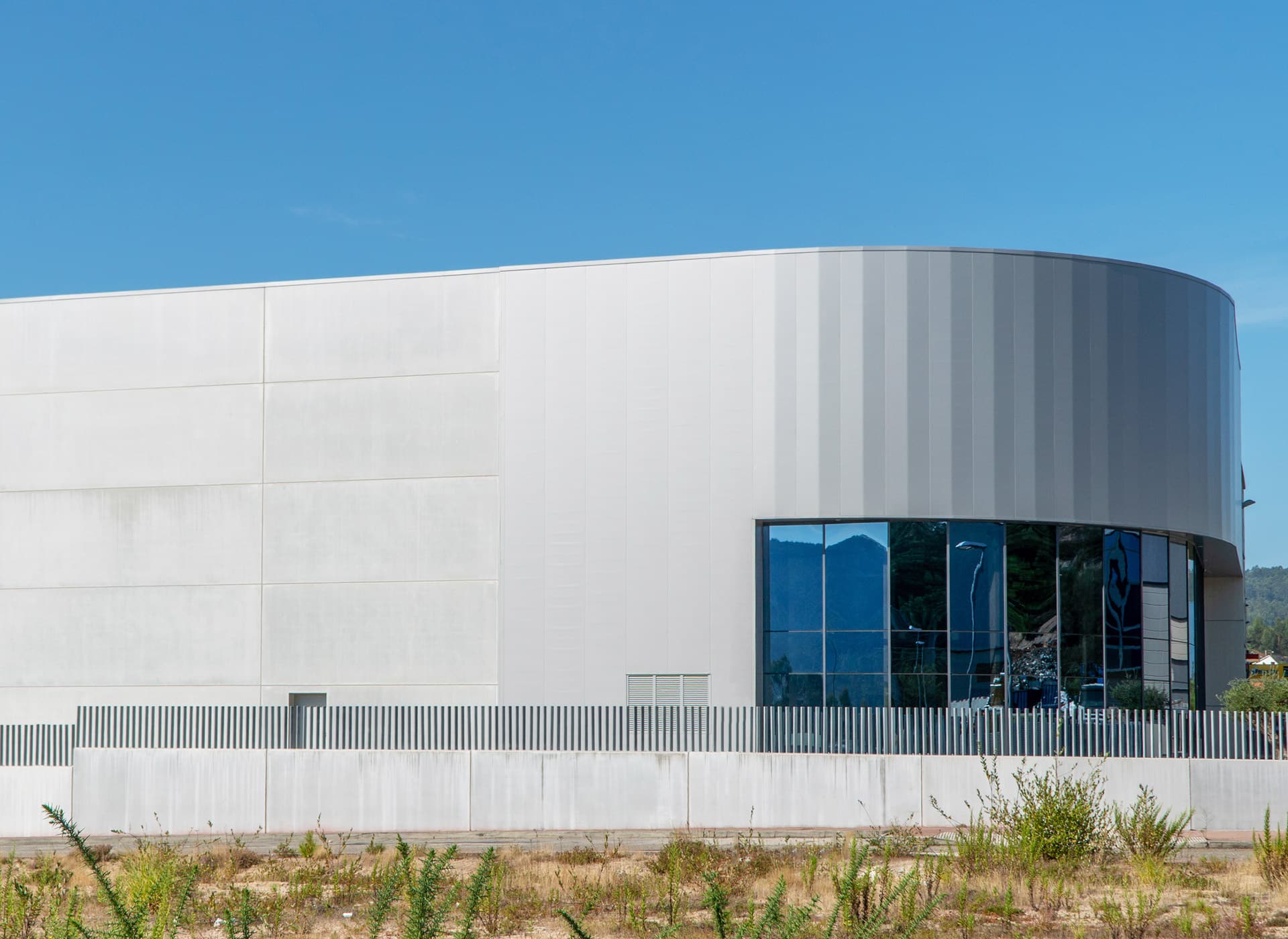 proyecto arquitectura para nave industrial y oficinas para empresa de vending en Mos Pontevedra